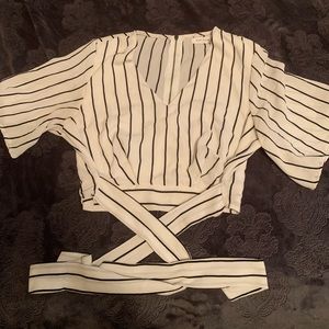 Cropped stripped blouse with tie